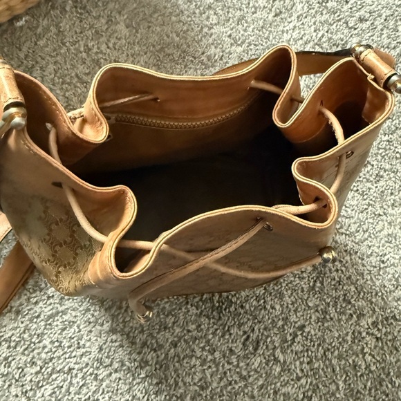 💎VINTAGE 💎AUTHENTIC Celine Macadam Triomphe canvas and leather bucket bag. - Picture 9 of 15